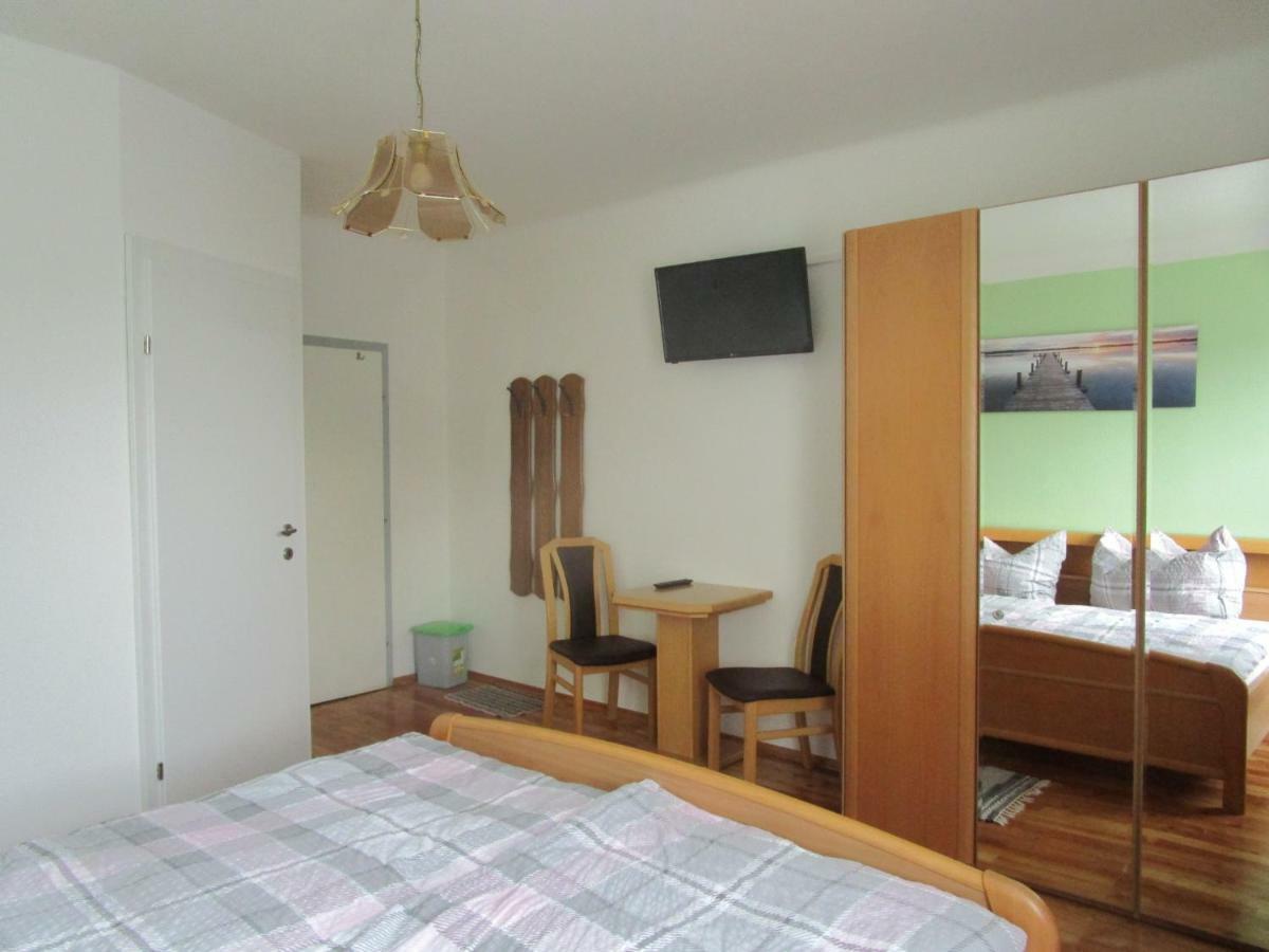 Dorfwirtshaus Rauch Hotell Eschabruck Exteriör bild