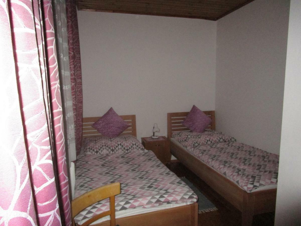 Dorfwirtshaus Rauch Hotell Eschabruck Exteriör bild